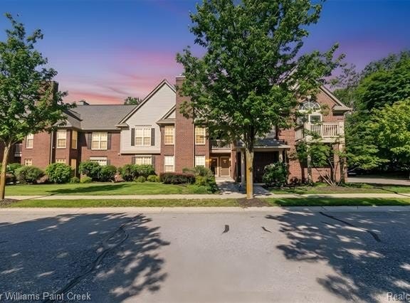 28569 Carlton Way Drive, Novi, MI 48377