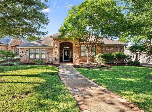 6706 Mt Vernon Court, Arlington, TX 76017