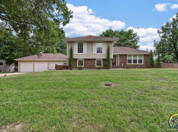 3539 NW 45th Ct, Topeka, KS 66618