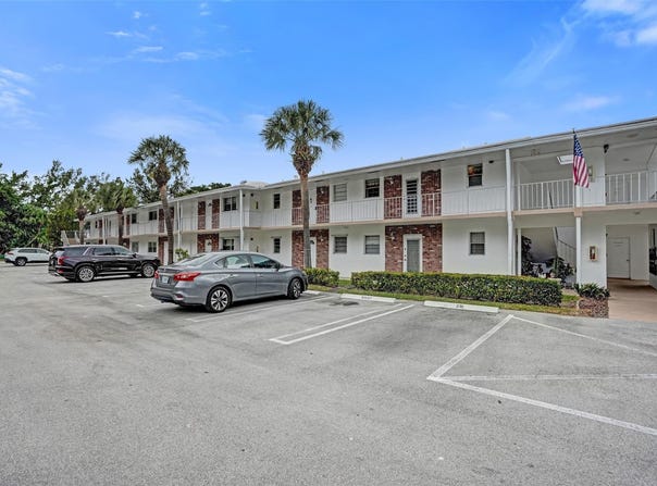 2475 W Golf Boulevard, Pompano Beach, FL 33064