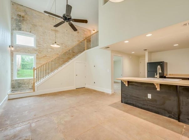110 S Main St, Elgin, TX 78621