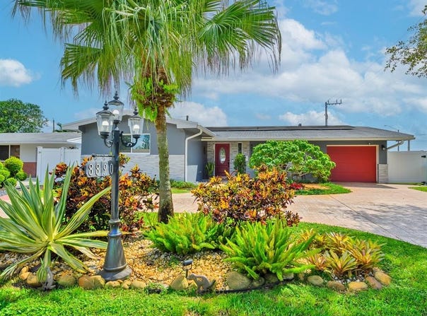 8890 NW 10th St, Pembroke Pines, FL 33024