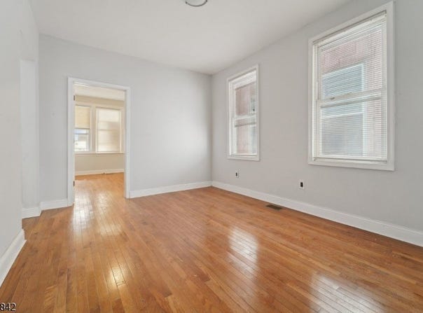 92 Warner Ave, Jersey City, NJ 07305-2929