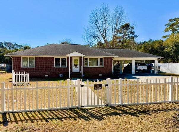 811 Cedar St., Georgetown, SC 29440