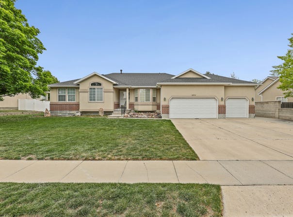 3674 W ELK VALLEY Ln, South Jordan, UT 84009