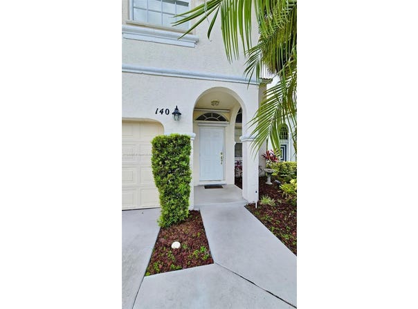 140 NW 151st Ave, Pembroke Pines, FL 33028
