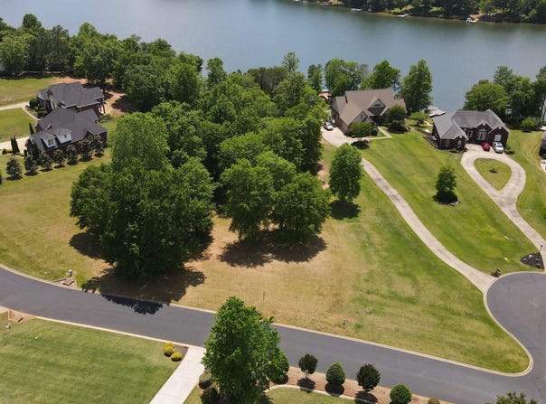 308 Shoreview Drive, Chesnee, SC 29323