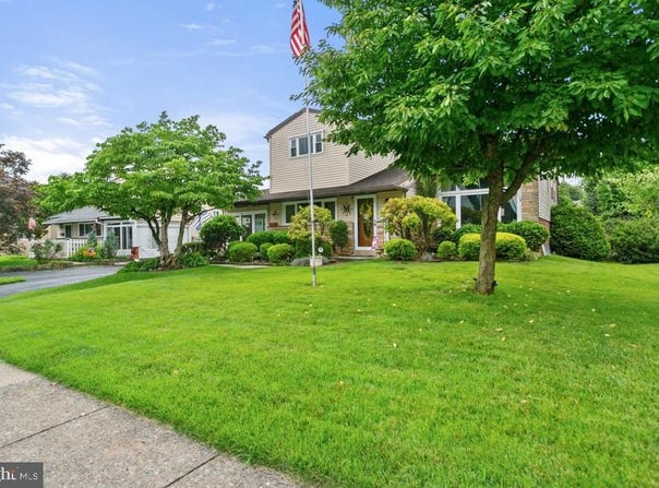 324 WARREN BOULEVARD, BROOMALL, PA 19008