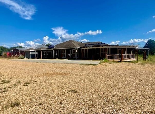 2104 Airport Fernwood Rd, Mccomb, MS 39648