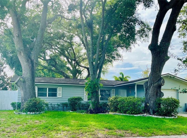 528 E LAKE DRIVE, LARGO, FL 33771