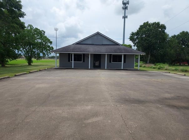1739 E Mulberry, Angleton, TX 77515