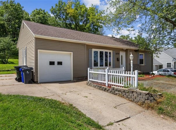 2174 chandler Street, Cedar Rapids, IA 52404