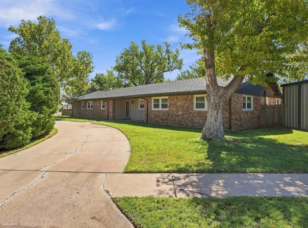 407 North Drive, Abernathy, TX 79311