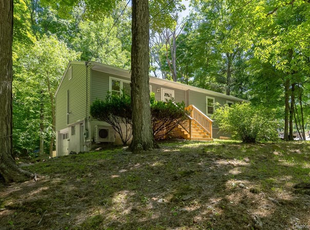662 Willow Brook Road, Clinton Corners, NY 12514