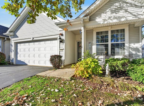 13732 Pineview Drive, Huntley, IL 60142