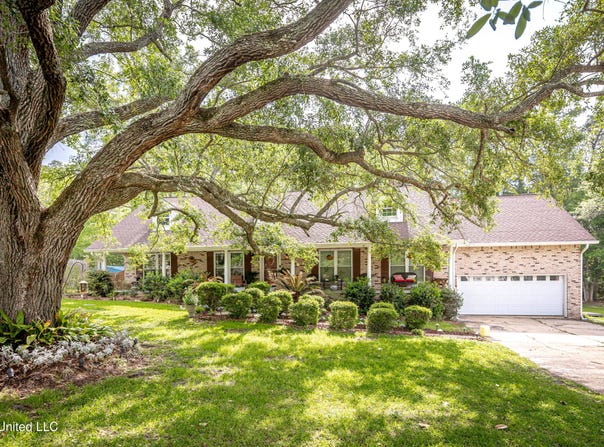 1344 Diller Road, Ocean Springs, MS 39564