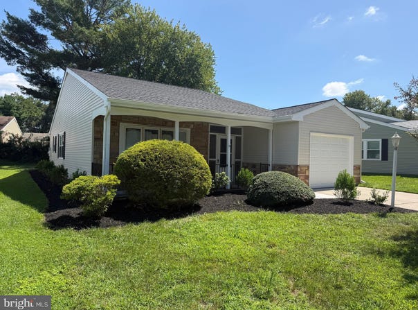 64 HUNTINGTON Drive, SOUTHAMPTON, NJ 08088