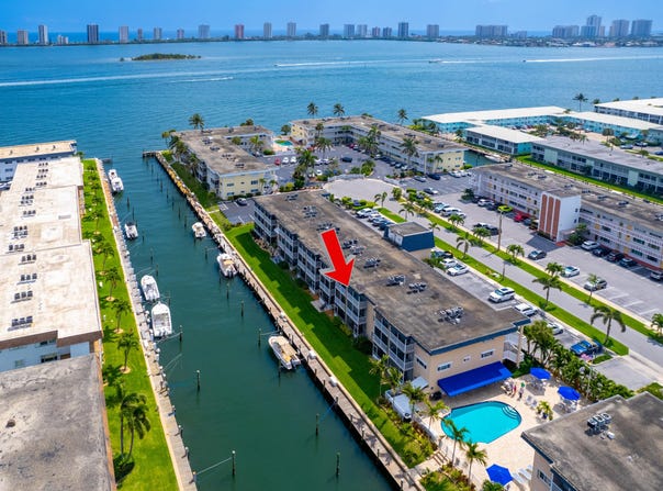 111 Doolen Court, North Palm Beach, FL 33408