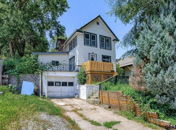 1010 South 40 Street, Omaha, NE 68105