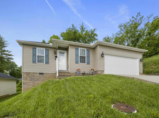22 Platinum Drive, Chesapeake, OH 45619