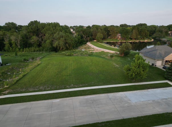 1025 Lakeshore Drive, Cedar Falls, IA 50613