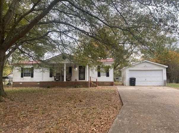 869 Pine Tree Drive, SENATOBIA, MS 38668