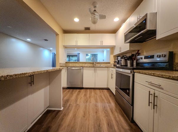 2011 E Discovery Cir E, Deerfield Beach, FL 33442