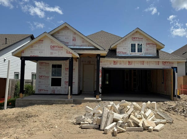 821 Sage Thrasher CIR, Dripping Springs, TX 78620