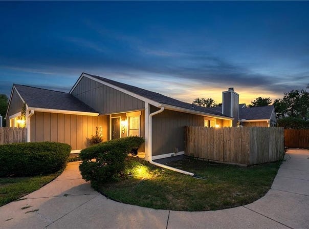 4727 N Cliff Hill Circle, Kansas City, MO 64151