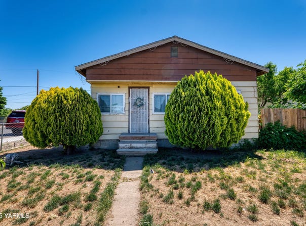 36 N F St, Toppenish, WA 98948
