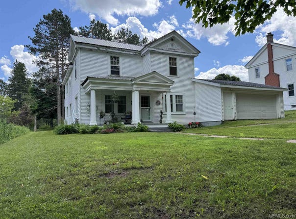 11 Newport, Ironwood, MI 49938