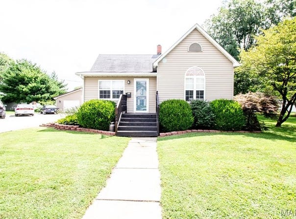 708 N Hibbard Street, Staunton, IL 62088