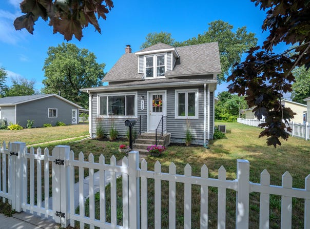 912 St Joseph Street, South Haven, MI 49090