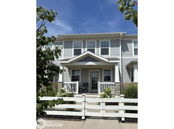 2102 Sapphire Lane, Fairfield, IA 52556