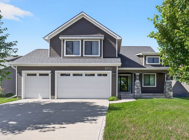 8705 Coachlight Drive, West Des Moines, IA 50266