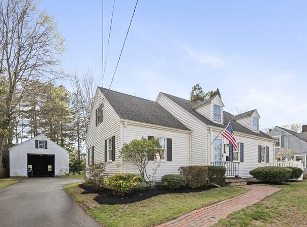 110 Linden St, Hamilton, MA 01982