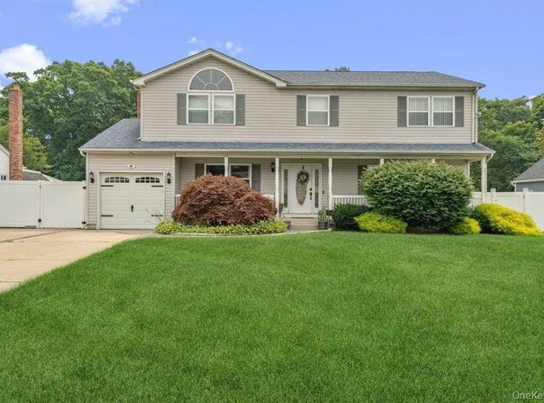89 Floyd Street, Deer Park, NY 11729