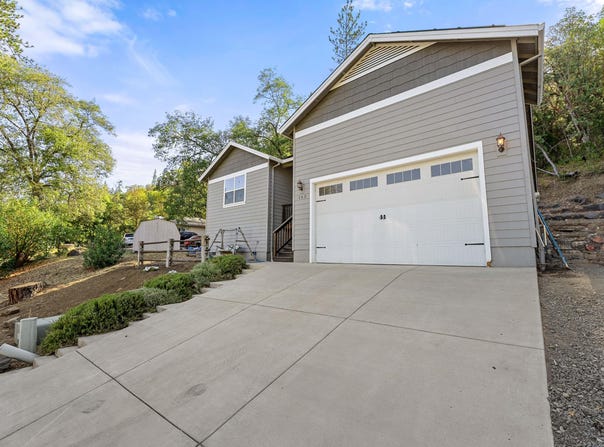 165 Cindy Way, Shady Cove, OR 97539