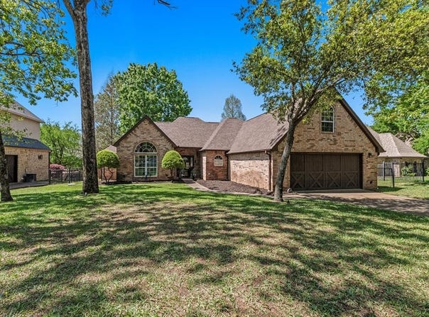 370 Saint Andrews Dr, Mabank, TX 75156