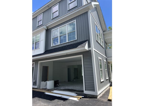 796 Central Avenue, Dover, NH 03820