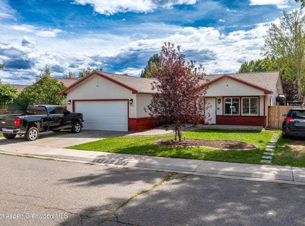 413 W Richards Avenue, Silt, CO 81652