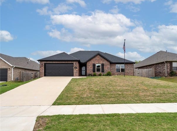 705  W Jillian  ST, Siloam Springs, AR 72761