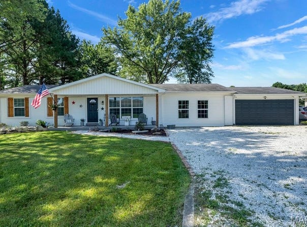 84 Pinewood Dr, Winfield, MO 63389