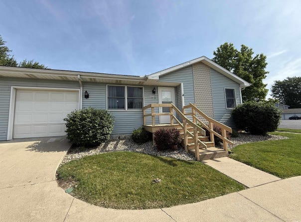 800 E Arthur Street, Warsaw, IN 46580-3071