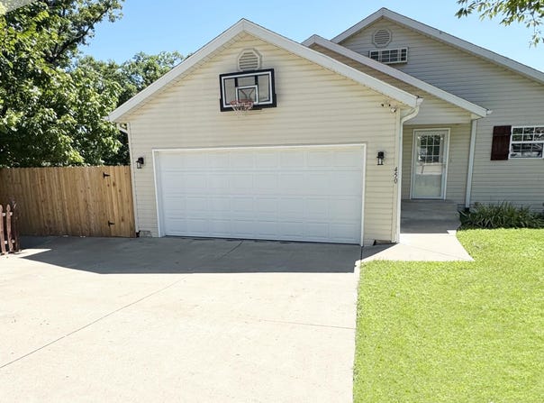 450 Eagle Drive, Forsyth, MO 65653