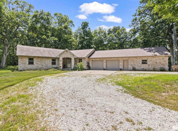 510 W ELM Street, Thayer, IL 62615