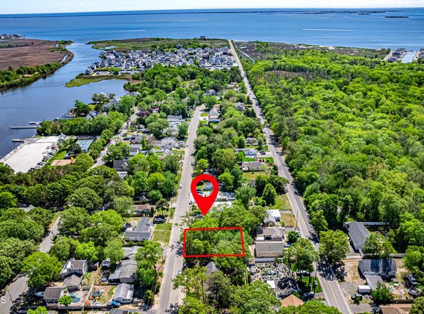 12 Central Avenue, Waretown, NJ 08758