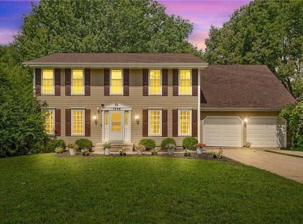 1304 Wellington Way, Liberty, MO 64068
