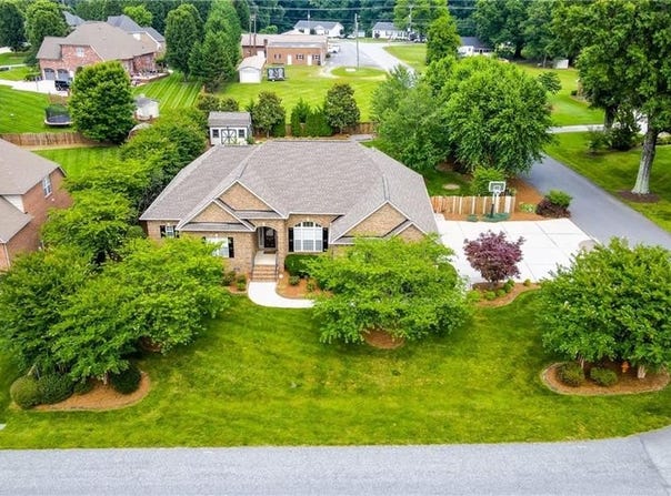 31 Trenton Drive, Kernersville, NC 27284