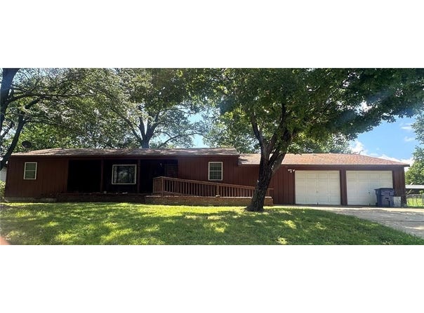 202 Highland Road, Coffeyville, KS 67337